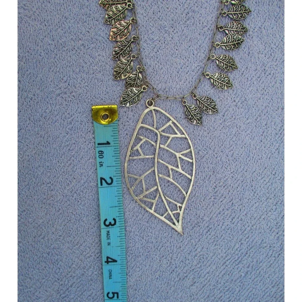 Jessica Simpson Matte Silver-Tone Leaf Necklace 16" - Picture 10 of 10